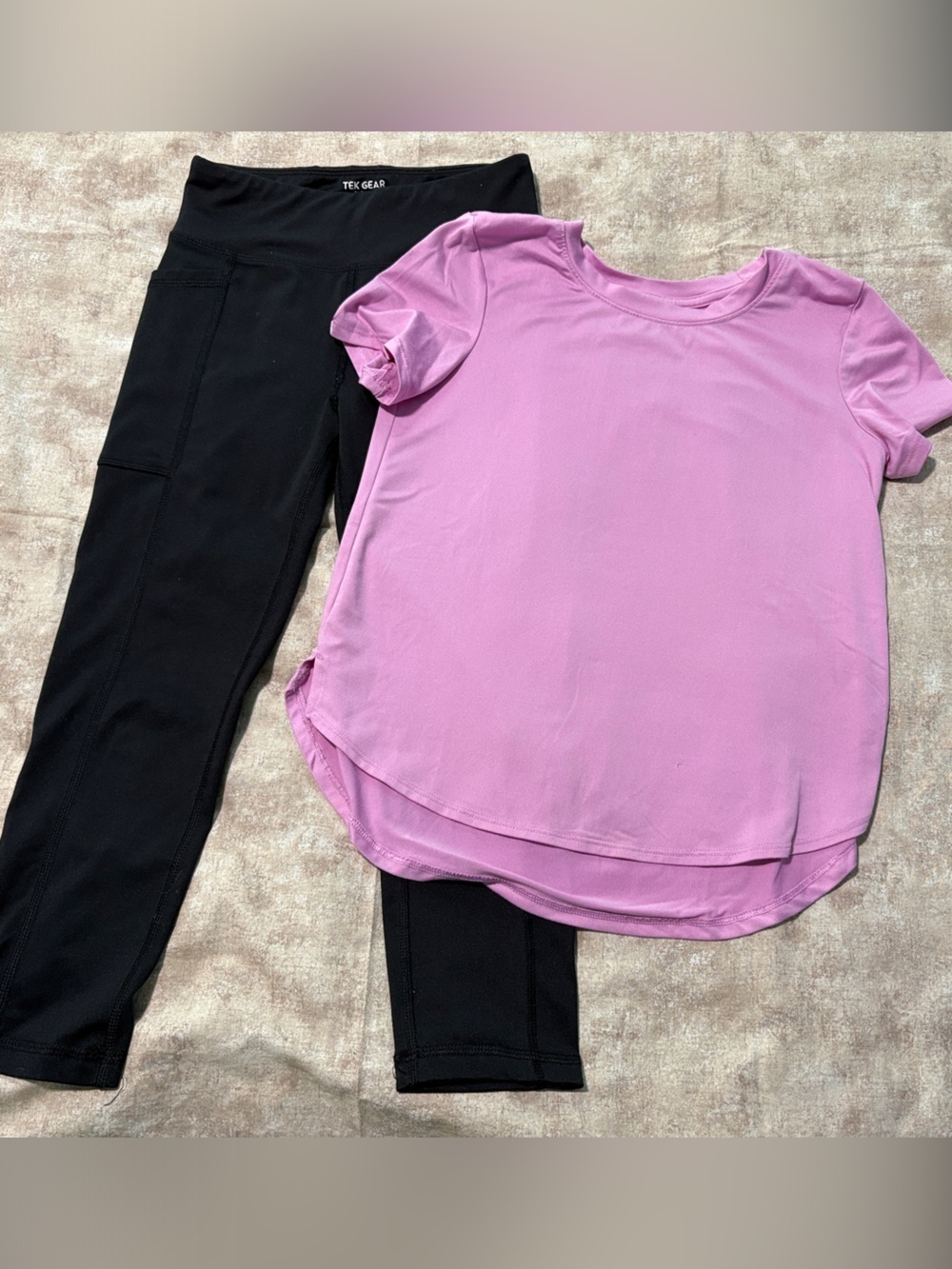 Lilac Short Sleeve Top and Black Leggings active set